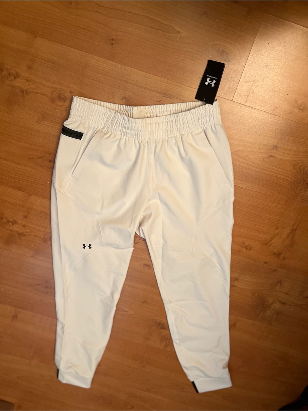 Under Armour White unstoppable joggers women’s small loose fit